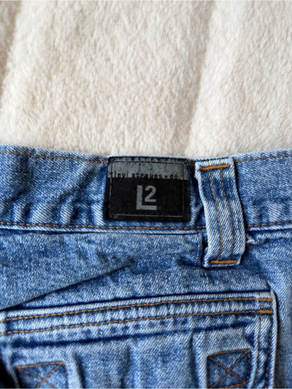 Vintage Levi’s L2 High Waisted Denim Cargo Shorts Size 30 - Picture 4 of 6
